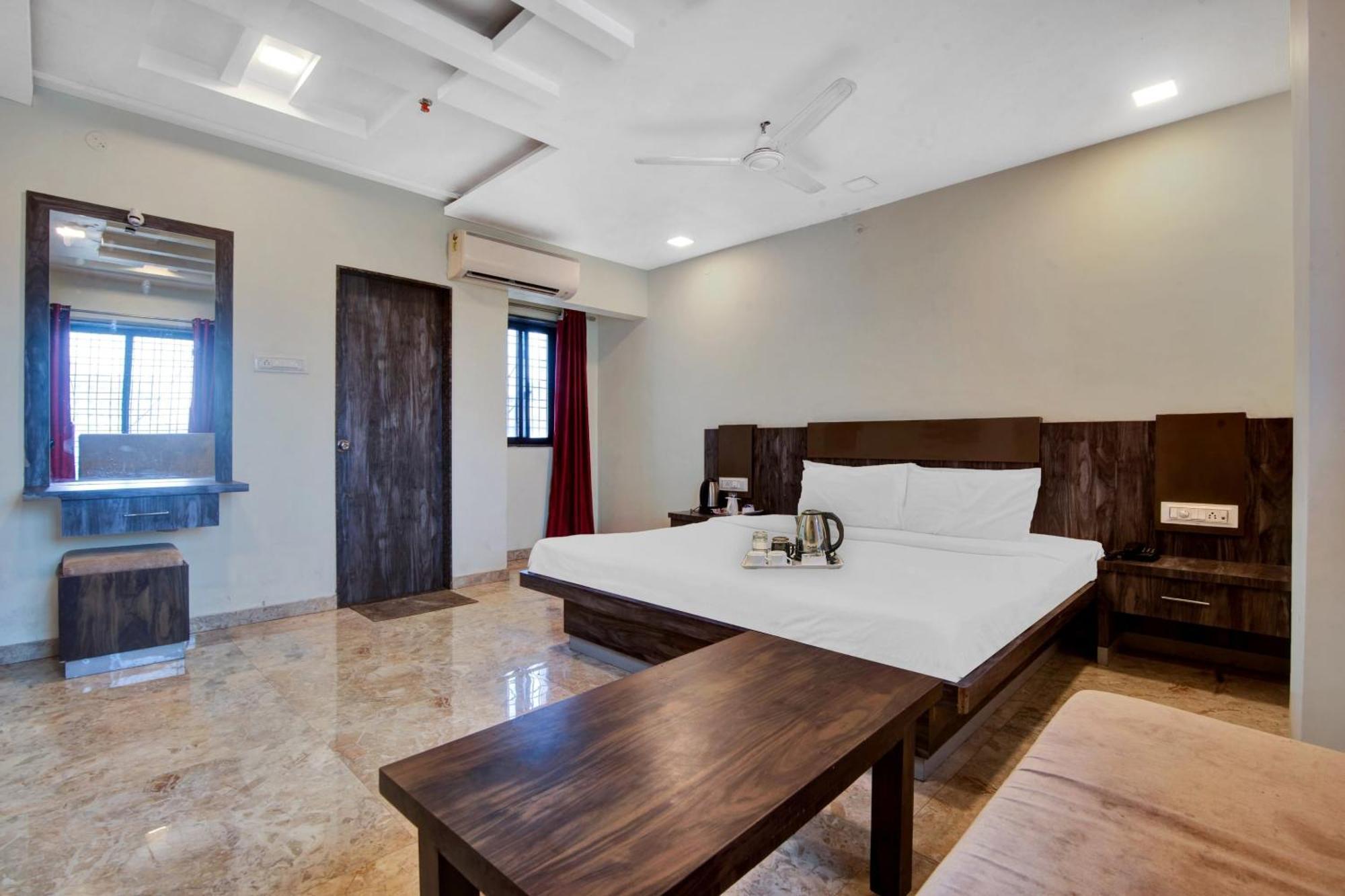 Townhouse 700 Hotel Krishna. นาคปุระ ภายนอก รูปภาพ